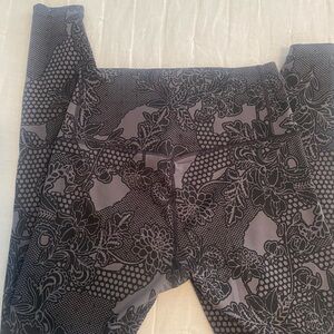 Nike Black and Gray Floral Pattern Leggings